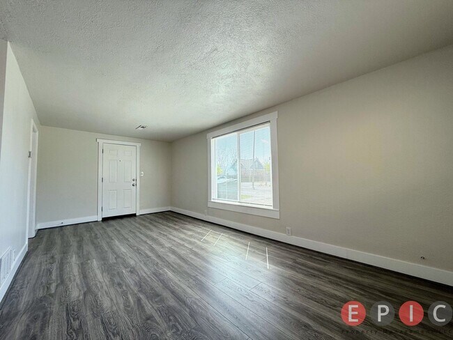 Building Photo - 2544-2548 S 200 E
