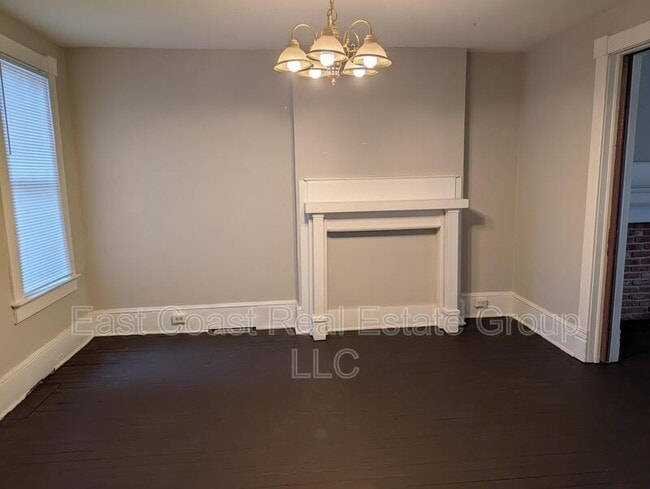 Building Photo - 304 1/2 W Martin St, Martinsburg, WV