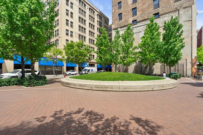 Building Photo - 640 S Federal St