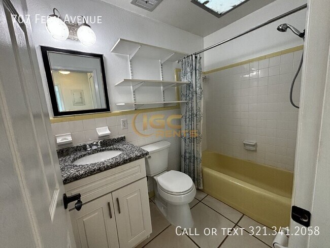 Building Photo - 707 Fern Ave