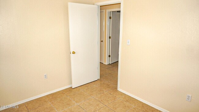 Building Photo - 3559 Oasis Dr