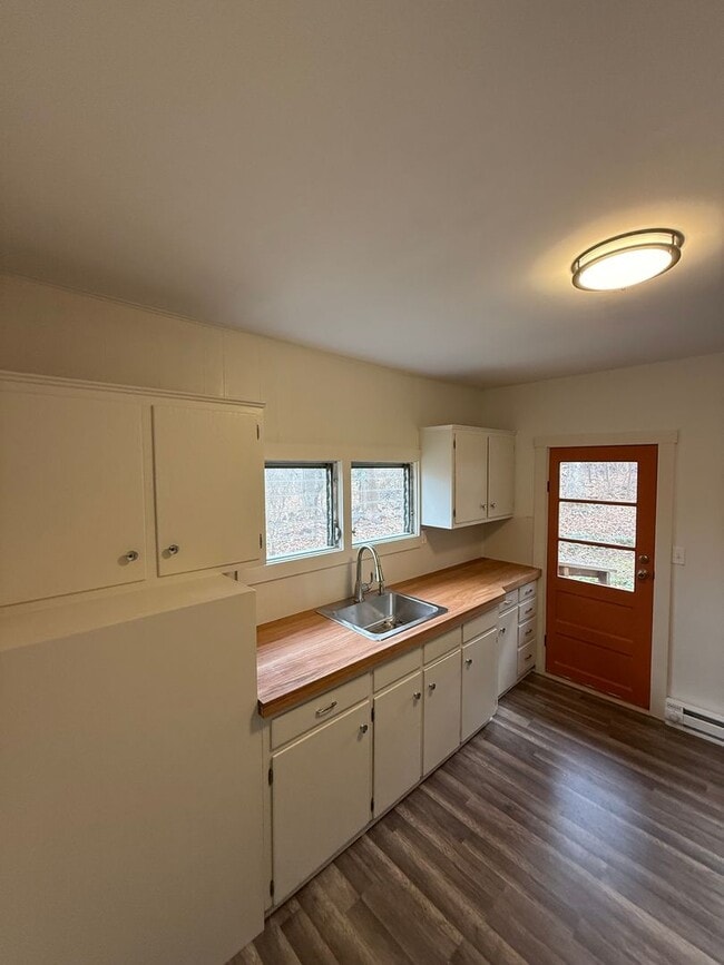 Building Photo - One Bedroom House - located in Upper Bucks County