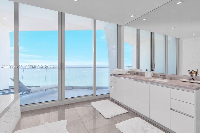 Building Photo - 16901 Collins Ave