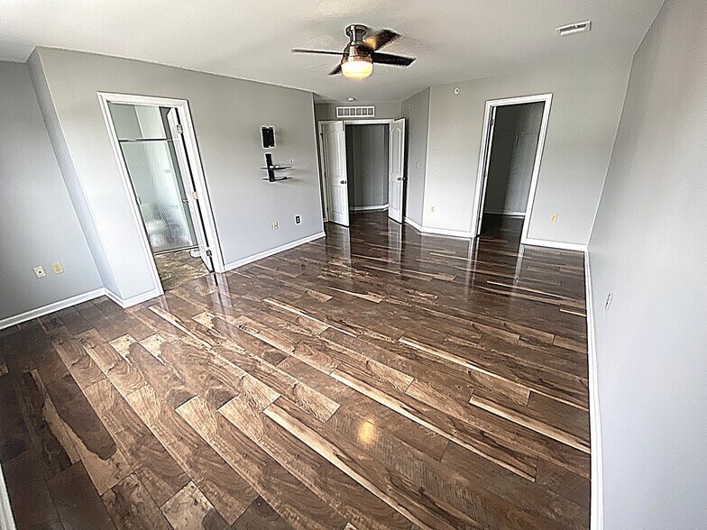 Building Photo - 54 N School Ln