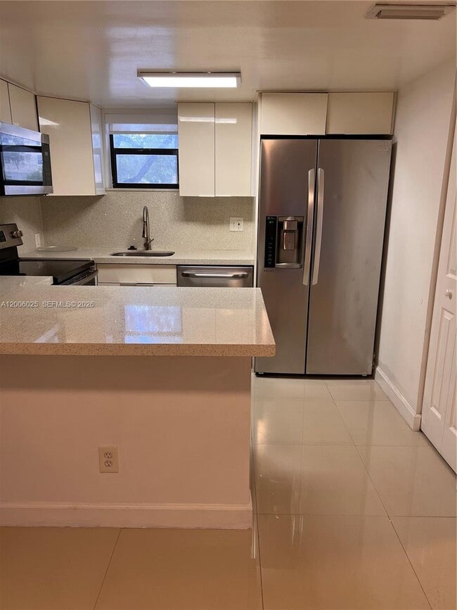 Building Photo - 8290 Lake Dr