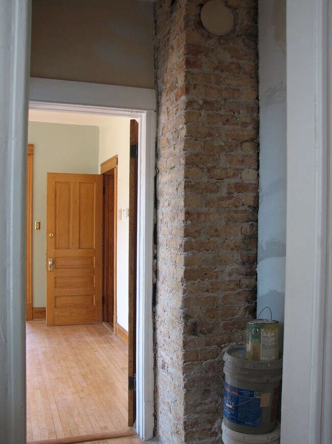 Building Photo - 3448 W Drummond Pl