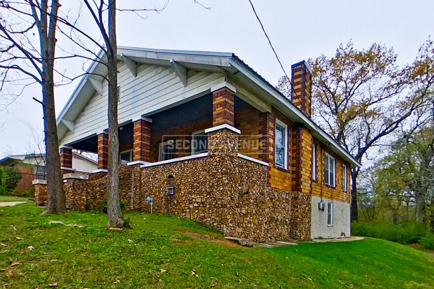 Building Photo - 916 Indiana St