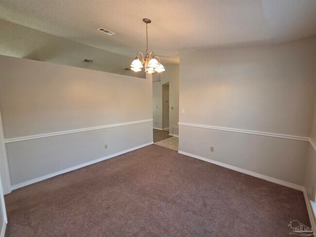 Building Photo - 824 Lavon Dr