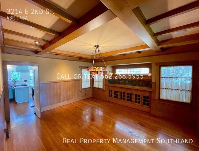 Building Photo - 4 BEDROOM 3 1/2 BATH ESTATE SITUATED IN PR...