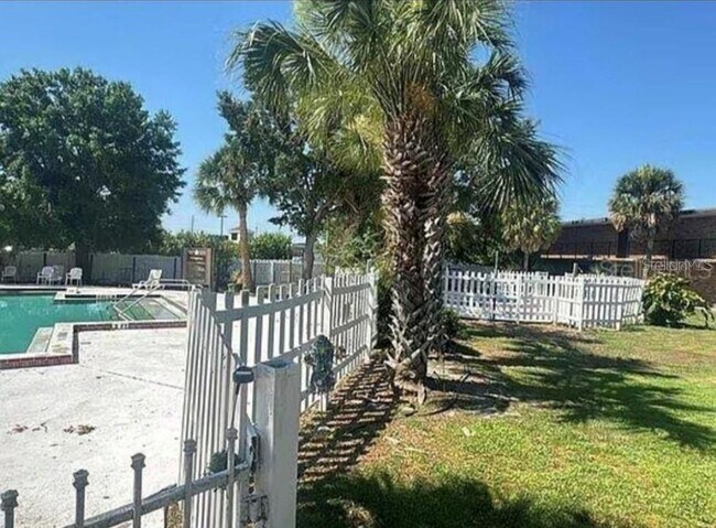 Building Photo - 7900 S Orange Blossom Trail
