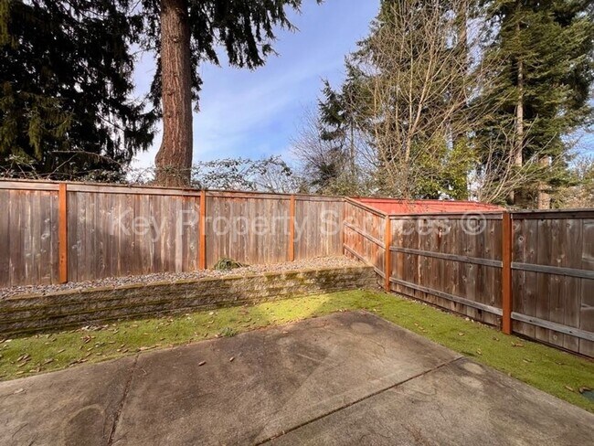 Building Photo - Stunning Hazel Dell Two-Story with High End Appliances