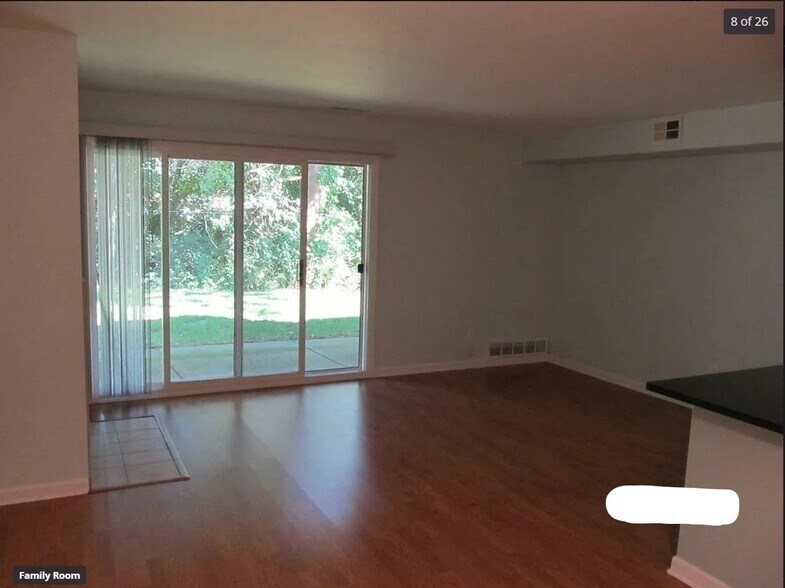 Building Photo - 2916 Davison Ave