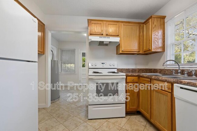 Building Photo - 212 Pinehill Dr