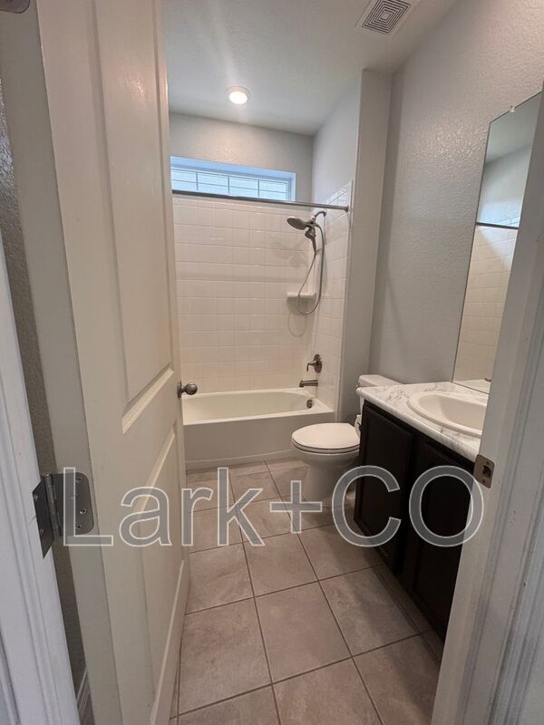Building Photo - 629 Sundance Cir