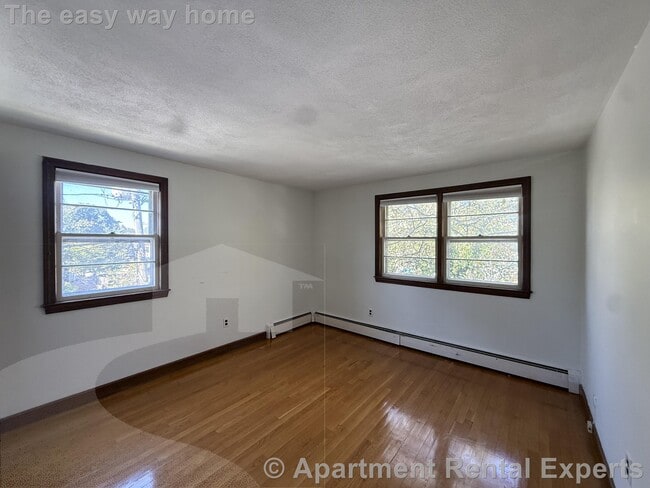 Building Photo - 24 Saville St