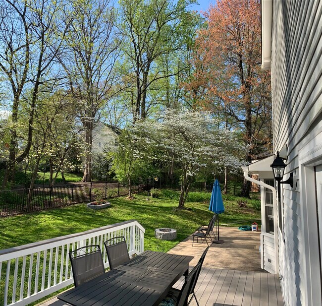 Building Photo - 3436A Holly Rd