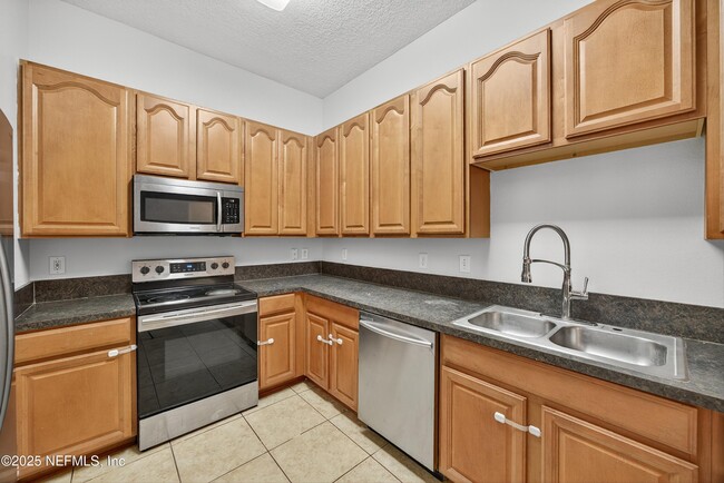 Building Photo - 7047 Deer Lodge Cir