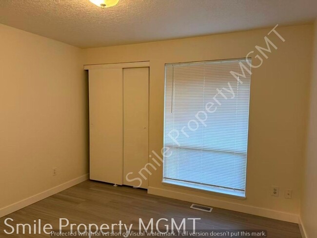 Building Photo - single house