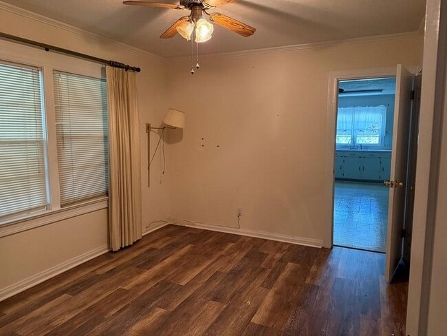 Building Photo - 510 Roosevelt Dr
