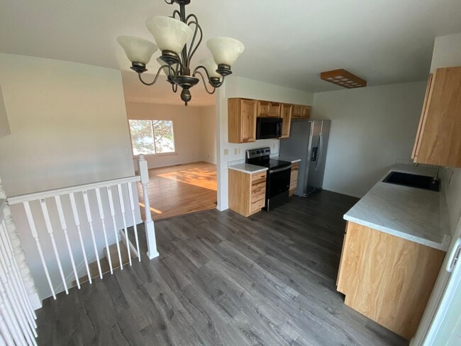 Building Photo - Family Style Home In The Coveted Marsten Neighborhood!