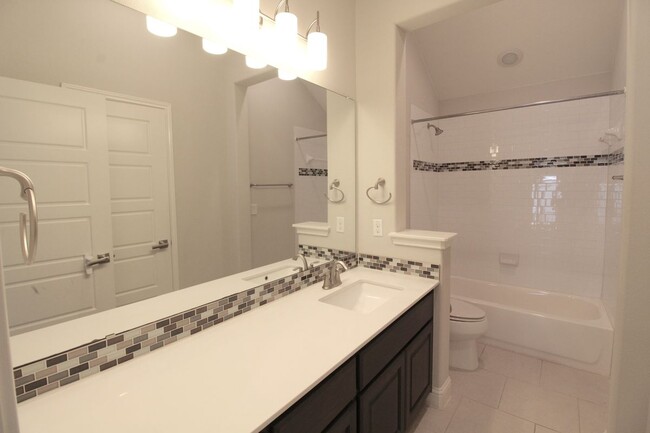 Building Photo - 14712 Iveans Way