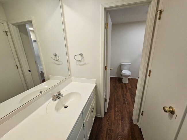 Building Photo - Newly remodeled home in East Fayetteville