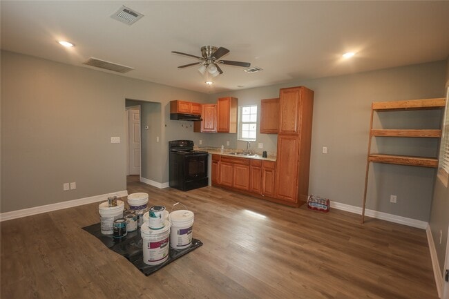 Building Photo - 23901 S Wildwood Dr