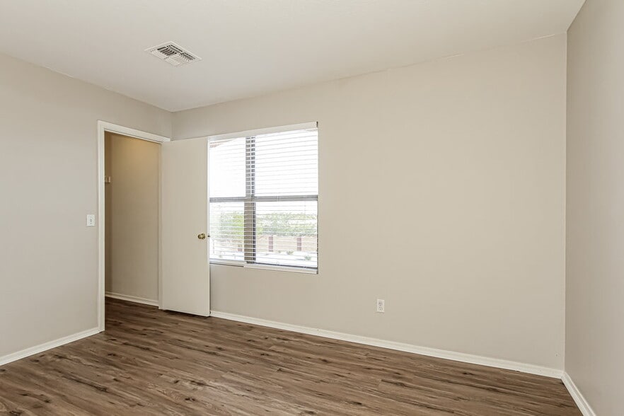 Building Photo - 11552 E Flower Cir