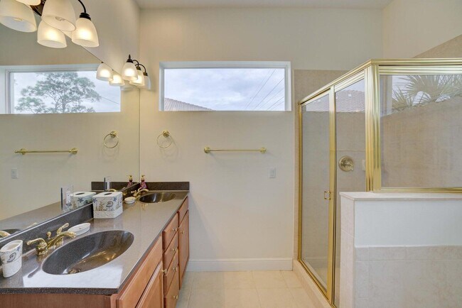 Building Photo - 12759 SE Old Cypress Dr