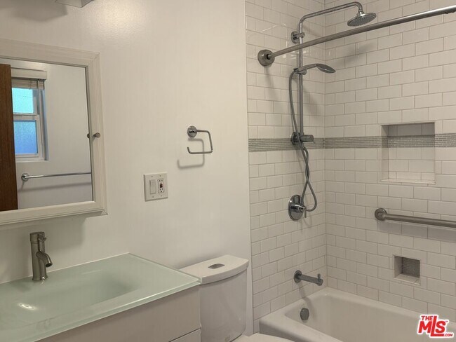 Building Photo - 4535 Matilija Ave