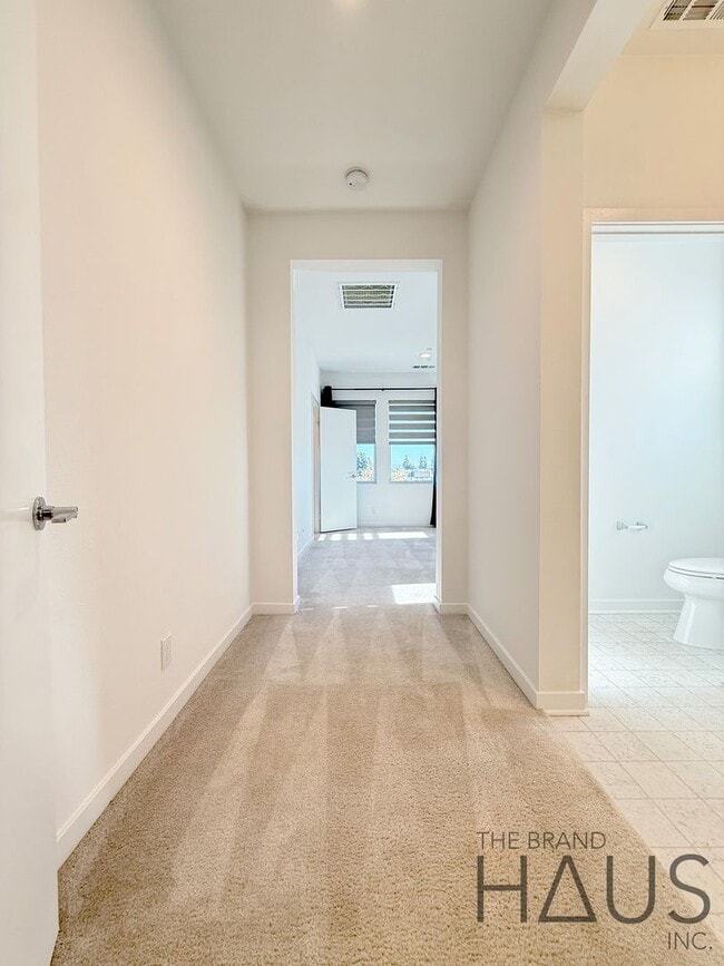 Building Photo - Modern Farmhouse-Style 2Bed 2.5Bath Twenty8 Walk Gated Community