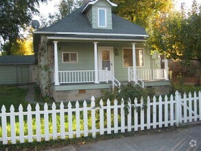 Building Photo - Historic Home on E Street