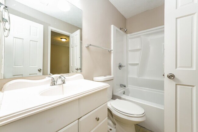 Building Photo - 3387 Pembrook Farm Way SW