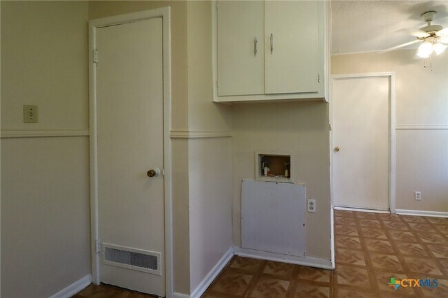 Building Photo - 2701 Hillside Dr