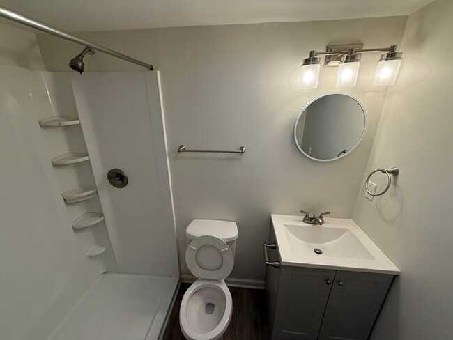 Building Photo - 3 bed, 2 bath, large yard AVAILABLE NOW!