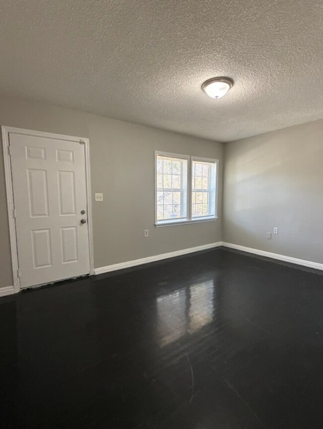 Building Photo - 230 Rosser St SW