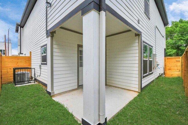 Building Photo - 8406 Parnell St