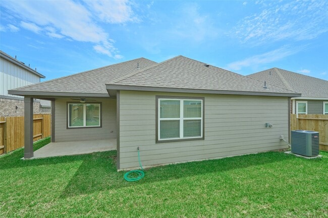 Building Photo - 21554 Bluebonnet Bay Dr