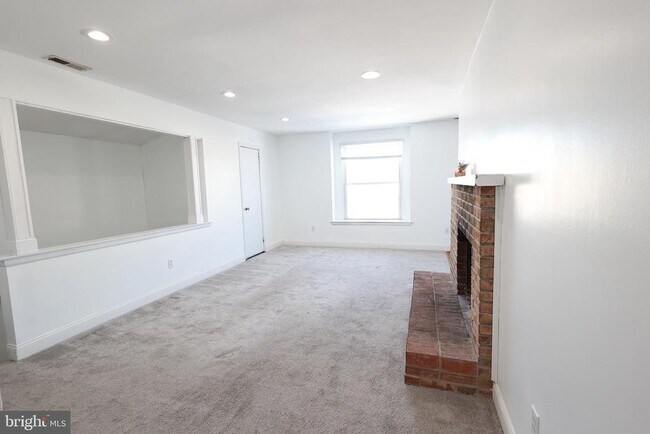 Building Photo - 8 Fanelli Ln