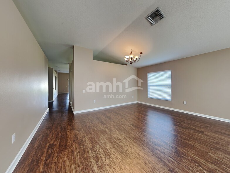 Building Photo - 1107 Summer Breeze Dr