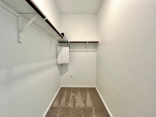 Building Photo - 10412 Premier Park St