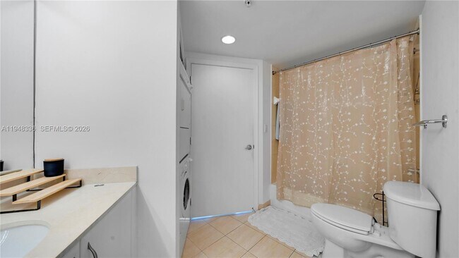 Building Photo - 1750 N Bayshore Dr