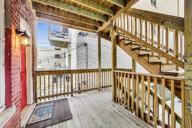 Building Photo - 1519 N Hudson Ave