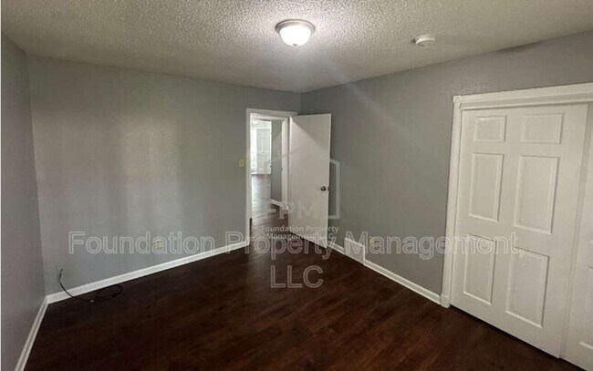 Building Photo - 5369 Scottsdale Ave