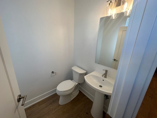 Building Photo - POOL & Clubhouse! 3 Bdrm, 2.5 Bath 1450 sq ft Townhouse, All Appliances, Gas Heat & A/C, Pet OK, ...