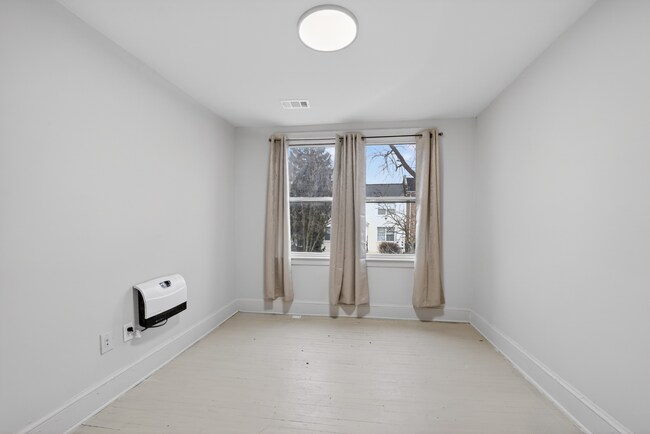 Building Photo - 1239 Penn St NE