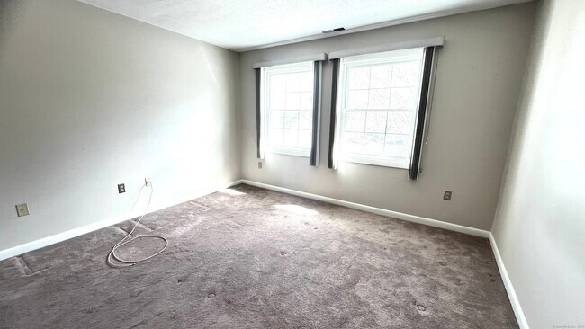 Building Photo - 605 Spring Meadow Rd