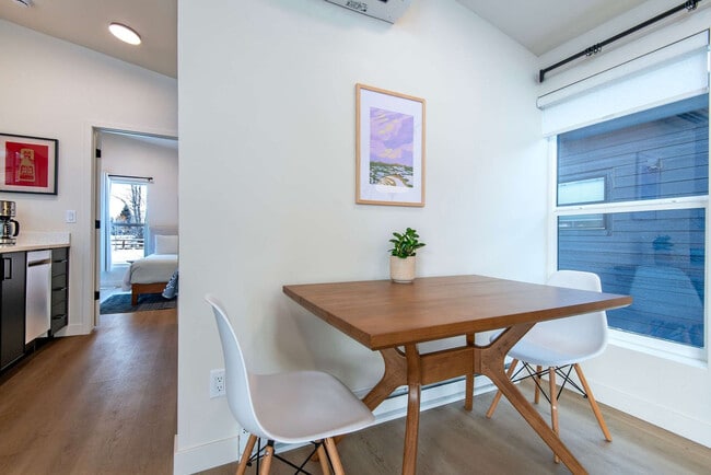 Building Photo - 27 4th St E