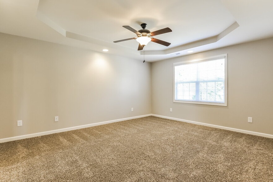 Building Photo - 244 E Webber Ln