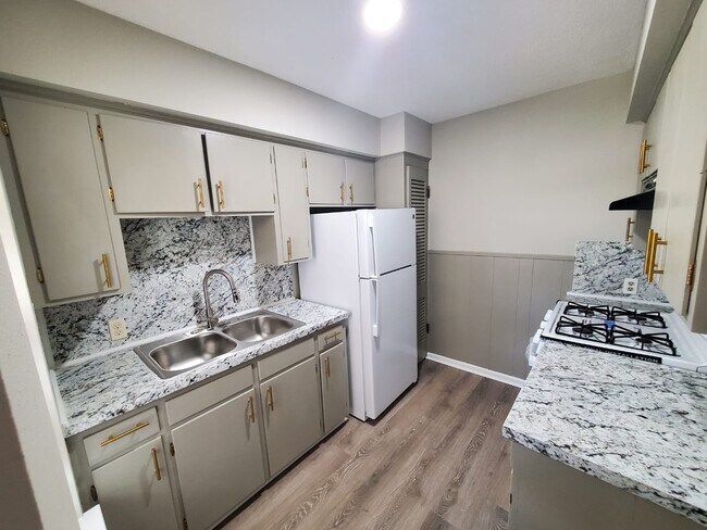 Building Photo - 1833 Eden Ln